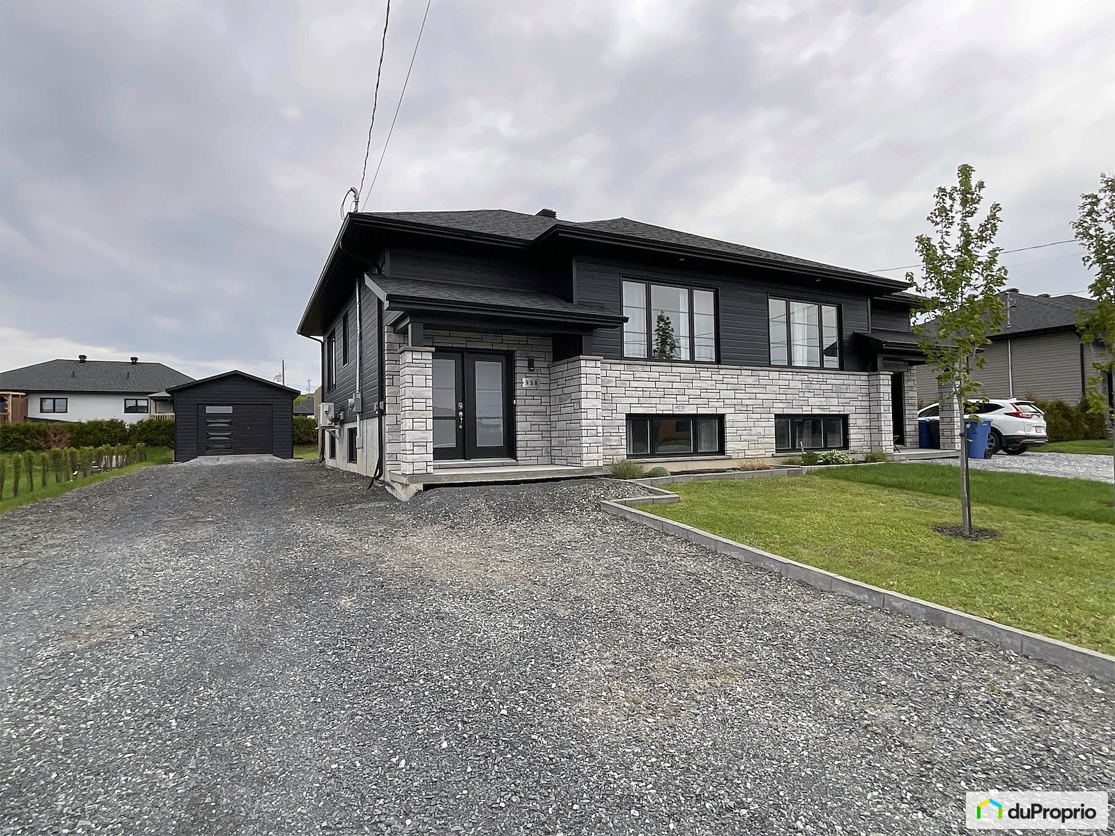 958 Rue Des Freres Pare — photo 1