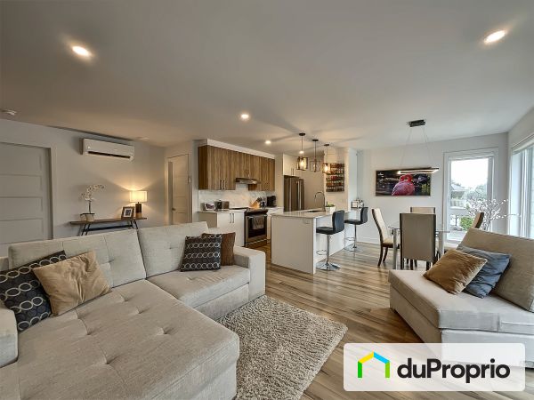 Salon - 58A, avenue Legrand, Laval-des-Rapides à vendre
