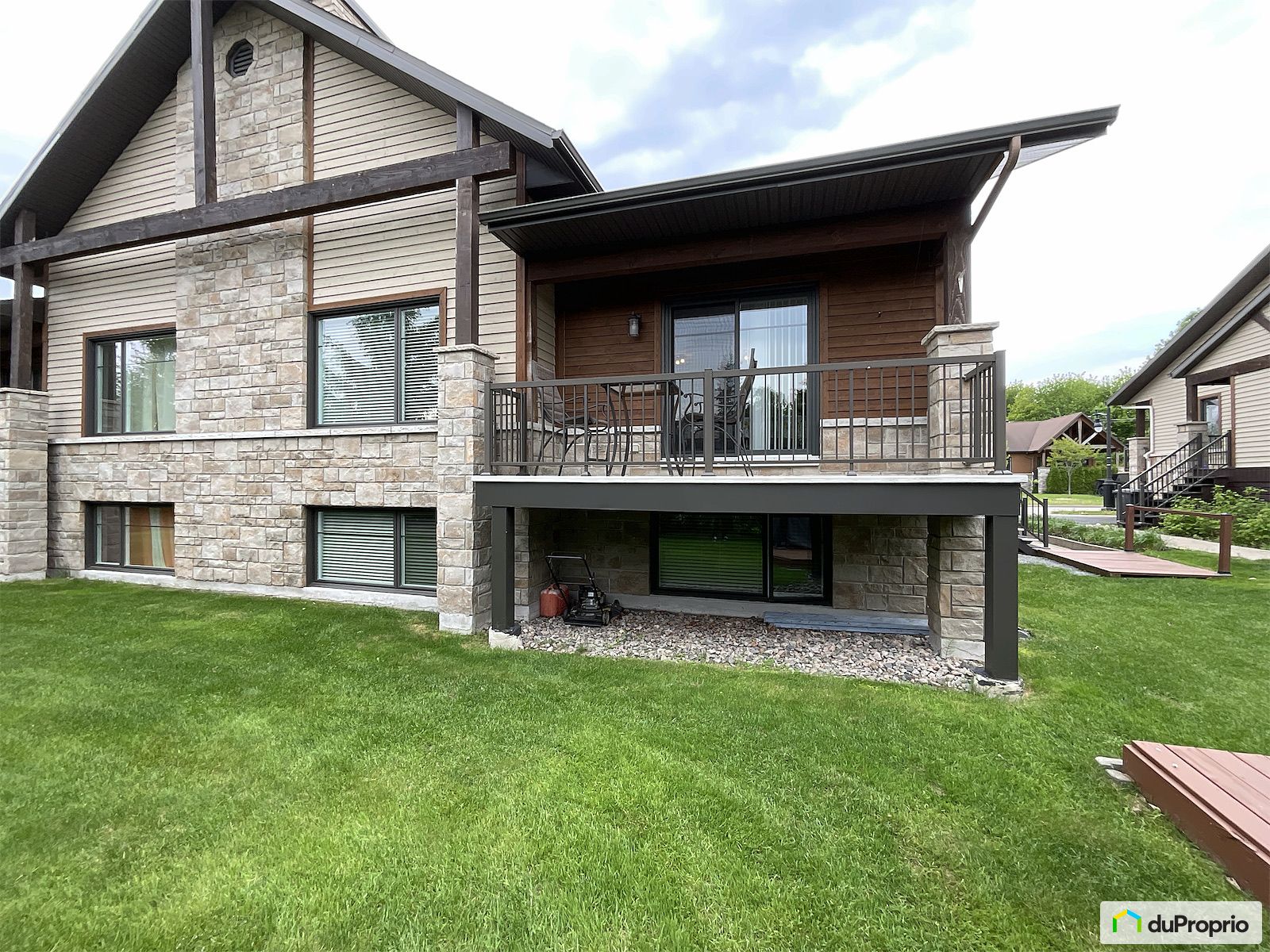 360 Avenue Des Mesanges — photo 1