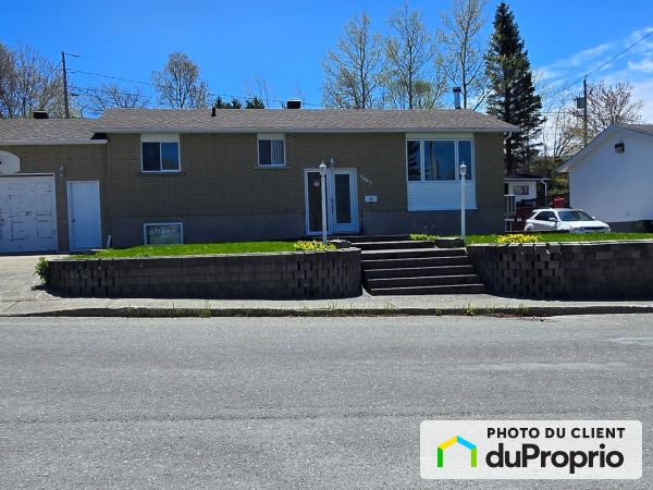 Summer Front - 1487 rue Lapointe, Val-d'Or for sale