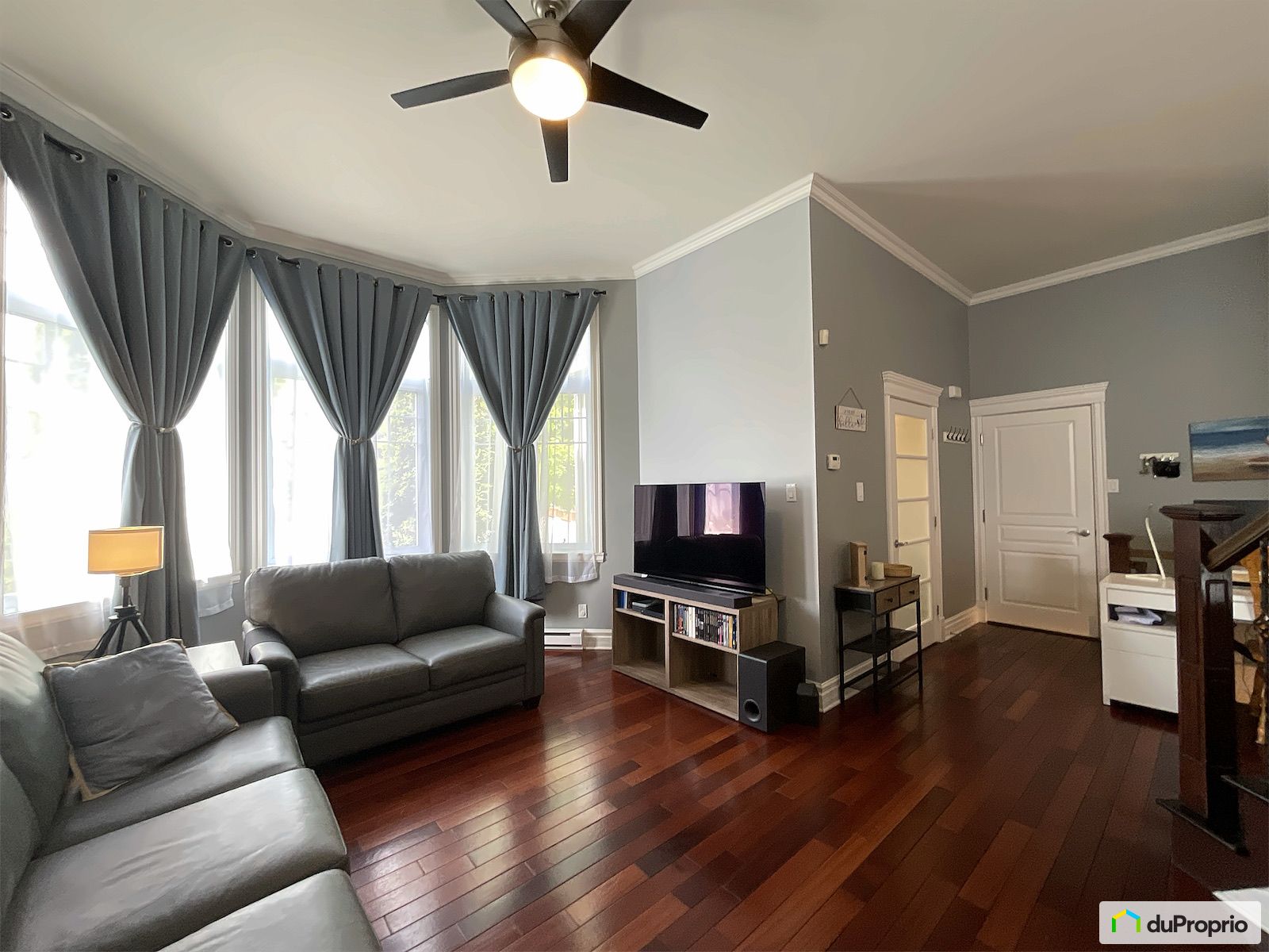 194 15E Avenue — photo 2
