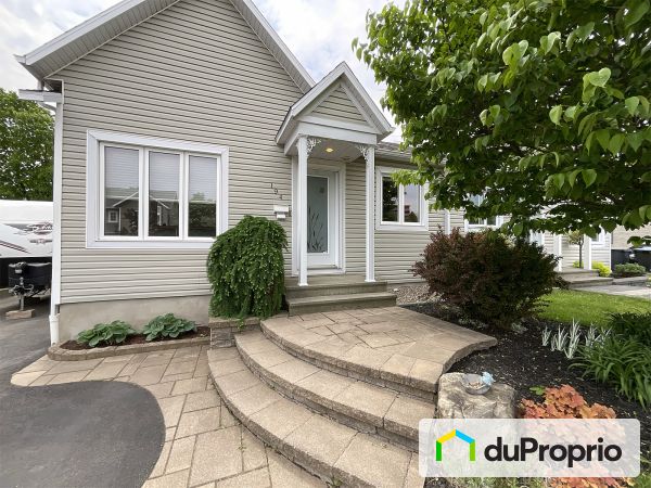 194, rue Édouard-Curodeau, St-Romuald à vendre