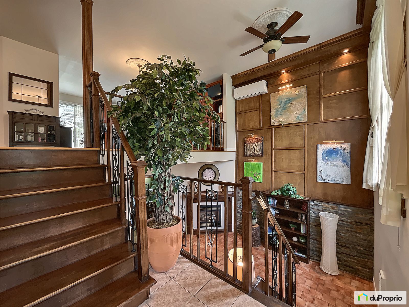 1087 Rue Frontenac — photo 3