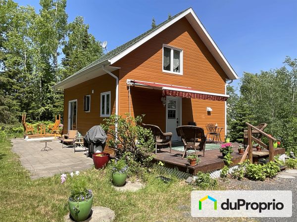 7059, rue du Centre, Jonquière (Lac-Kénogami) à vendre