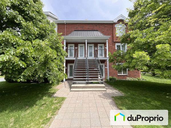 354 rue du Golf, Mont-St-Hilaire for sale
