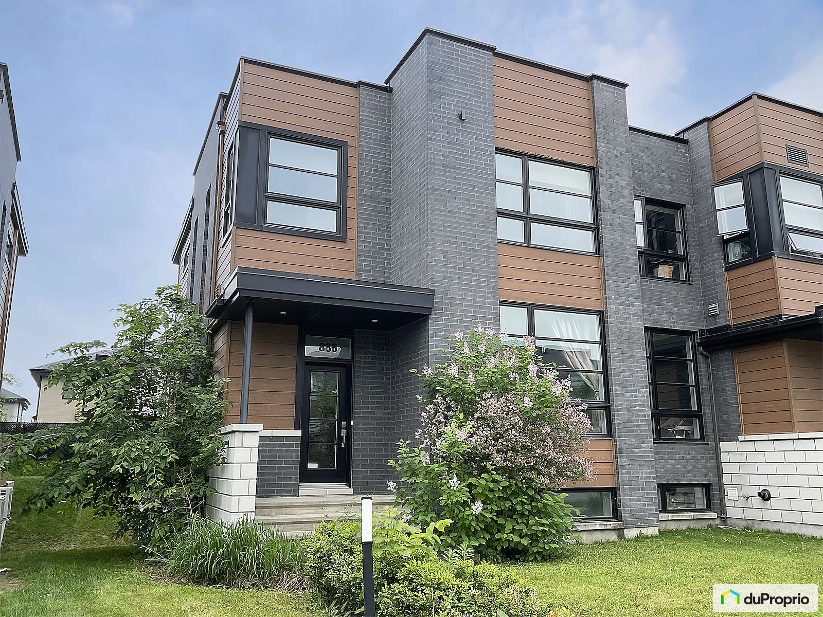 886 Rue Marie Gerin Lajoie — photo 1