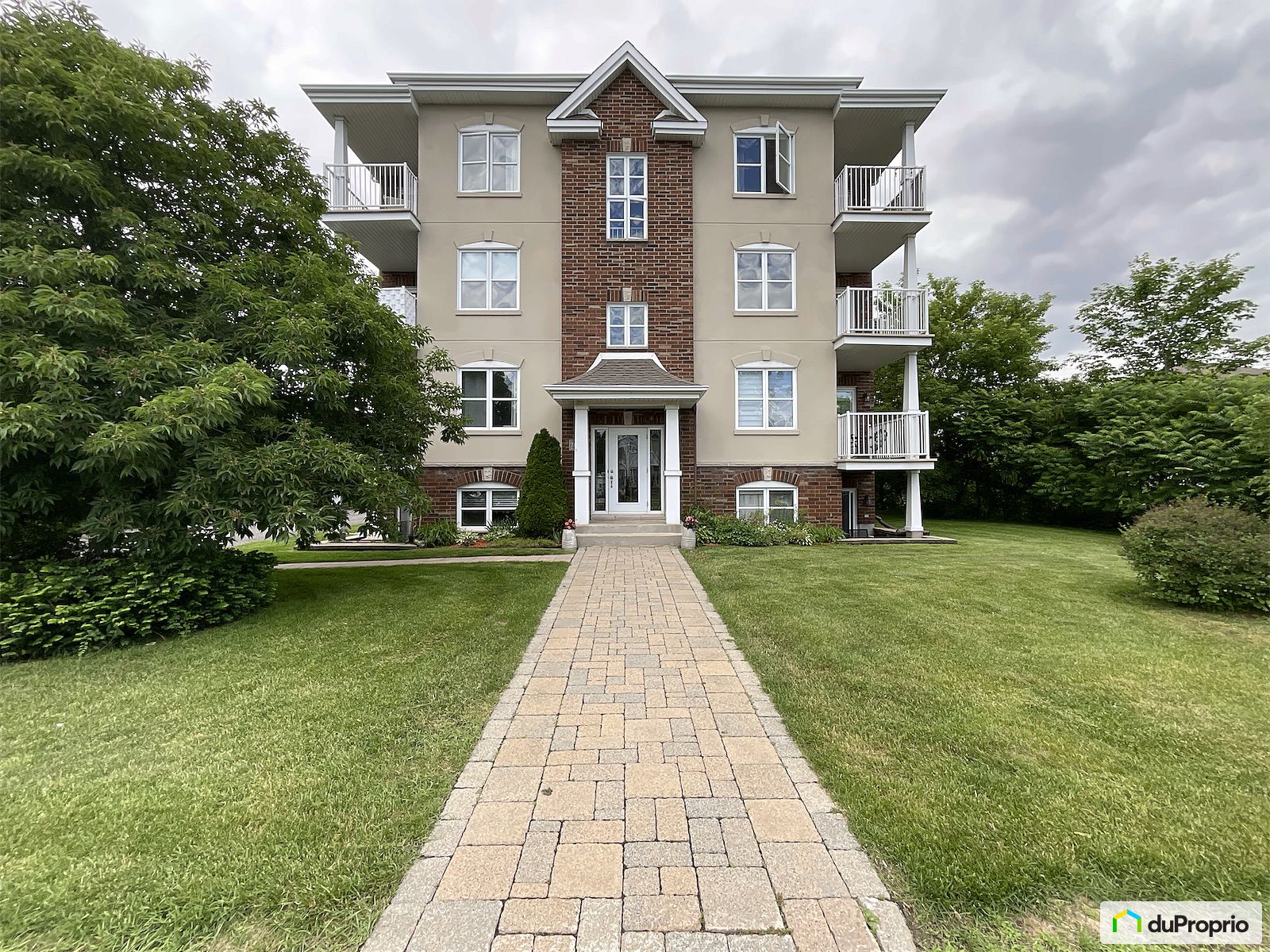 402 2445 Boulevard Ivanier — photo 1