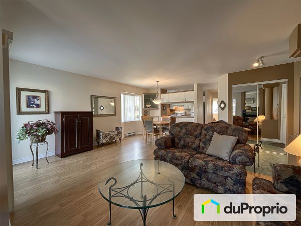 201-3270, rue des Châteaux, Chomedey à vendre