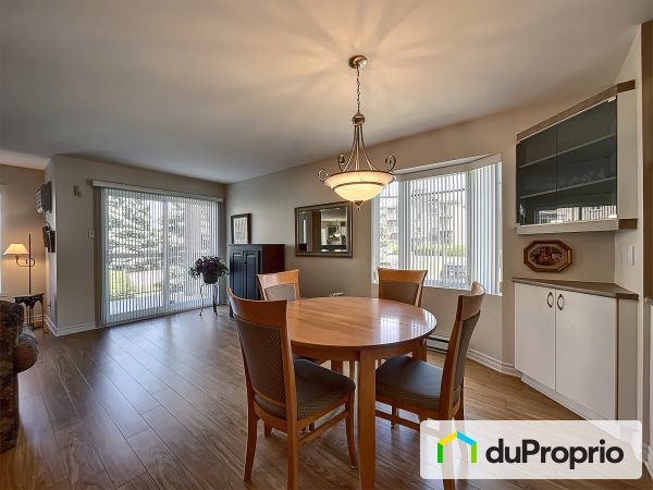 201-3270 rue des Châteaux, Chomedey for sale