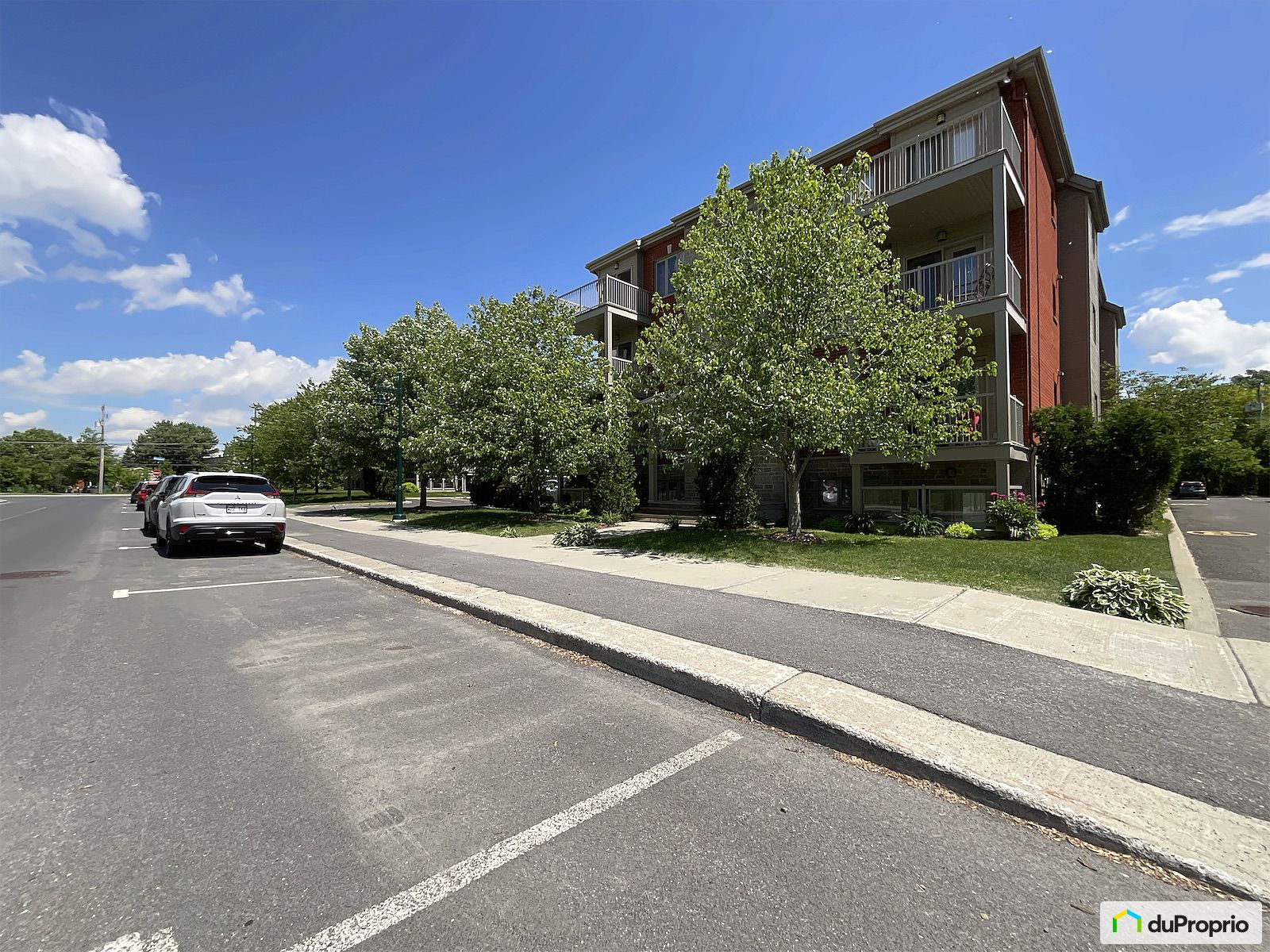 10 4035 Rue Ouellette — photo 1