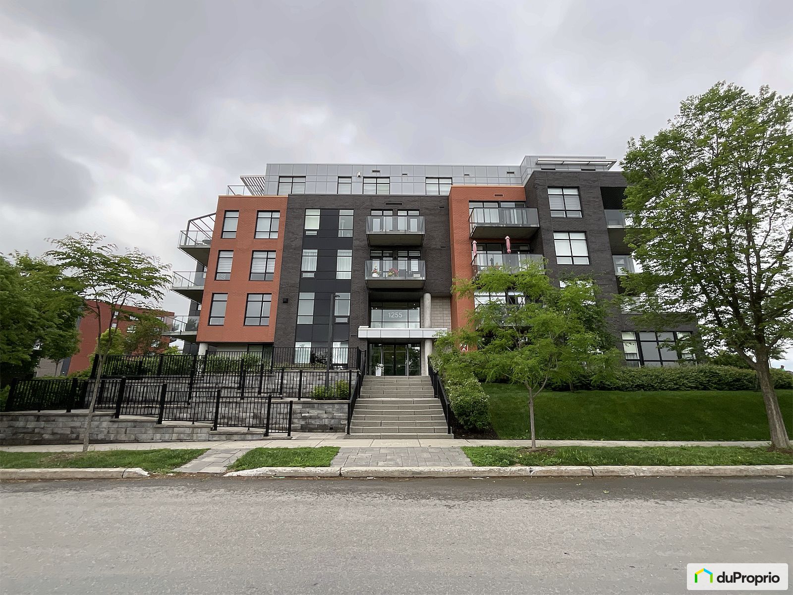 411 1255 Rue Francs Bourgeois — photo 1