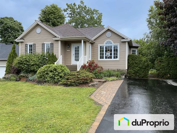 143 rue Jules-Crevier, Granby for sale