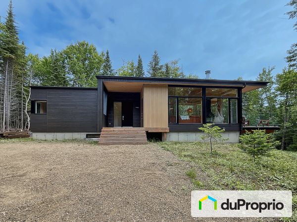 9 chemin de la Sainte-Monique, Petite-Rivière-St-François for sale