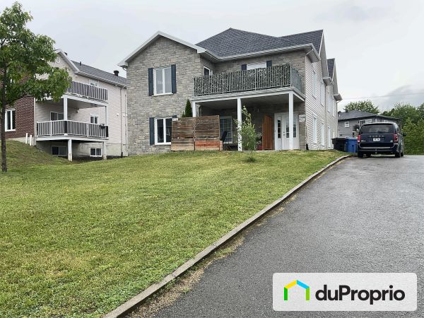 6792-6798, rue de Venus, St-Émile à vendre