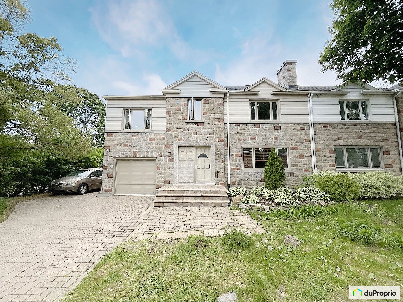 575 Chemin Rockland — photo 1