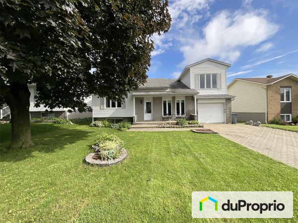 27 rue Magdeleine, St-Constant for sale