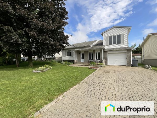 27 rue Magdeleine, St-Constant for sale