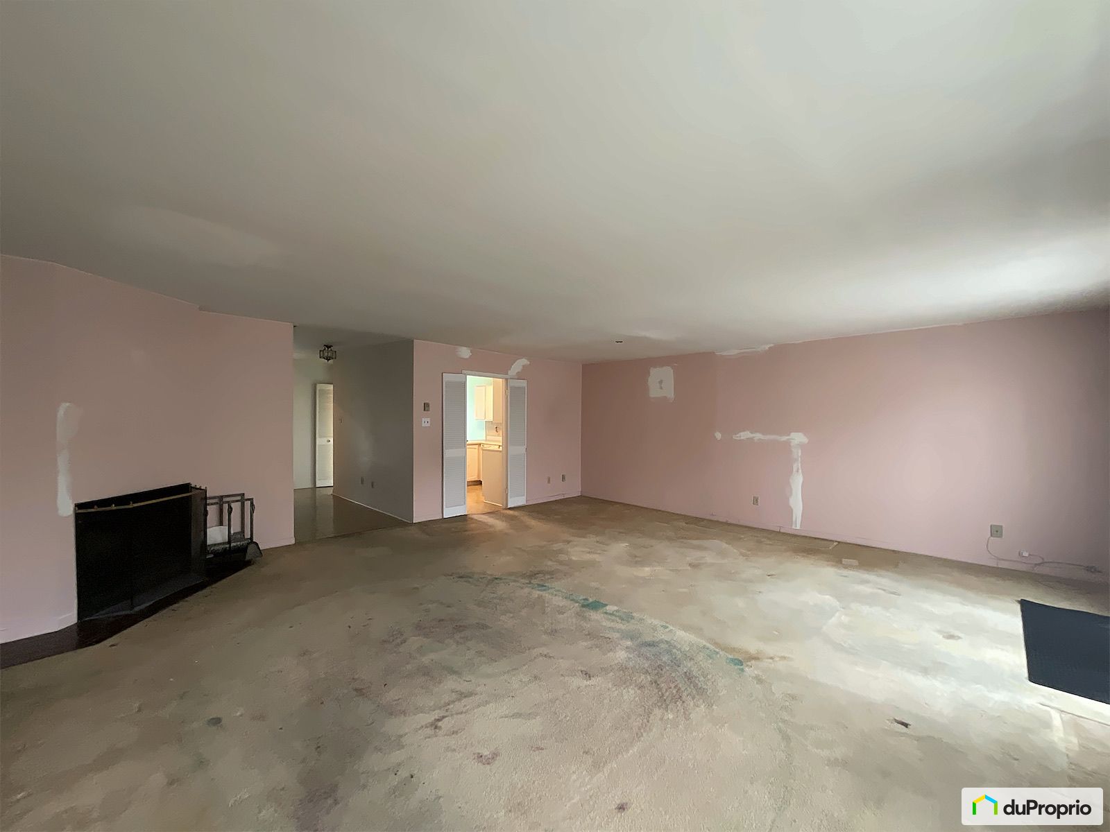 44 555 Montrose Drive — photo 3
