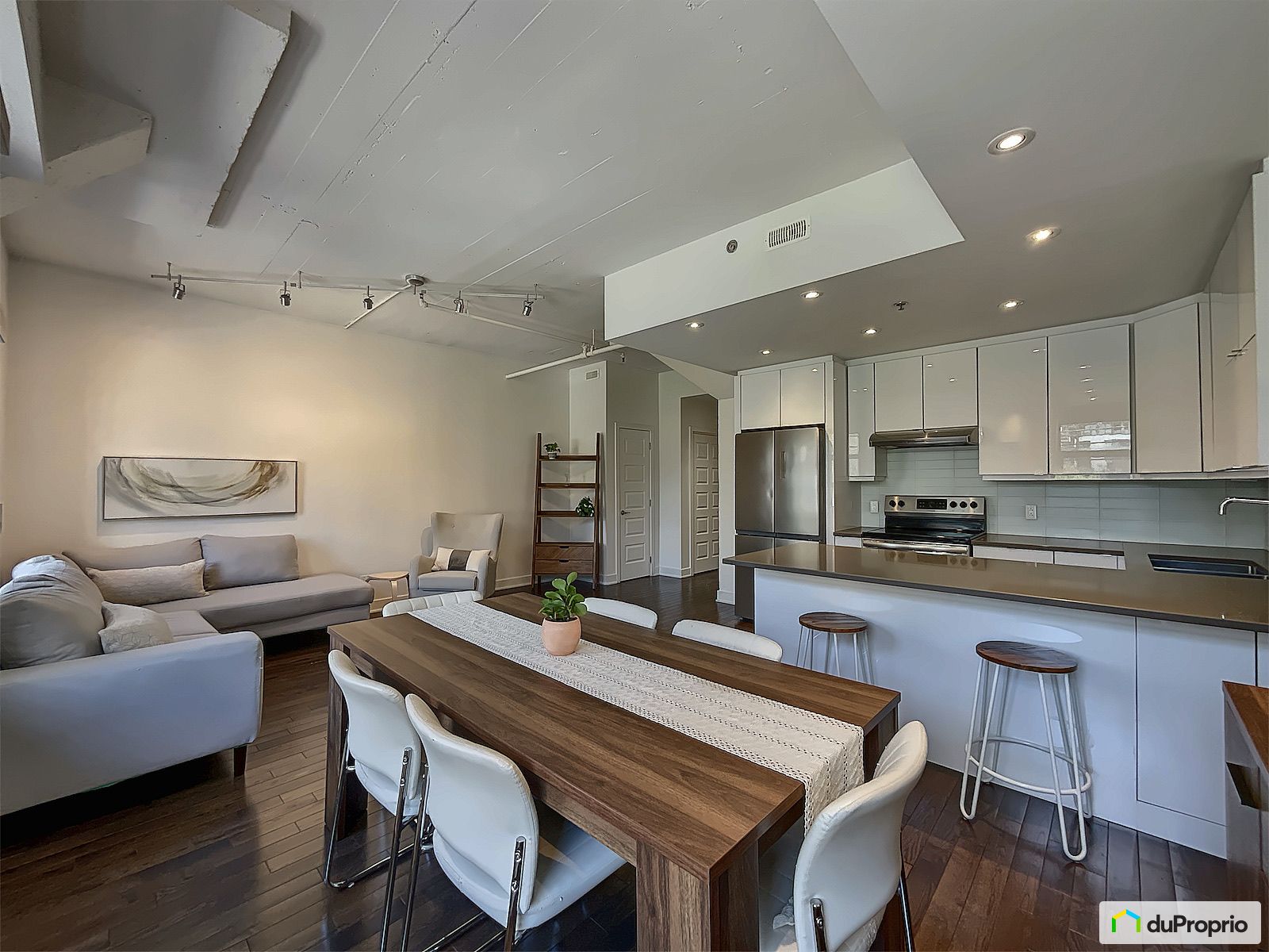204 7272 Rue Clark — photo 1
