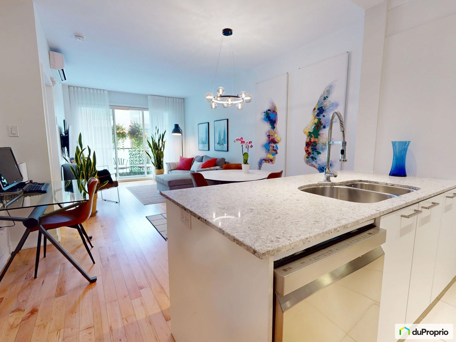 411 131 Chemin Bates — photo 3