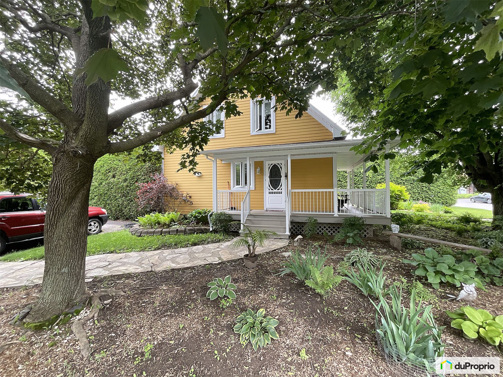 300 16E Avenue — photo 1