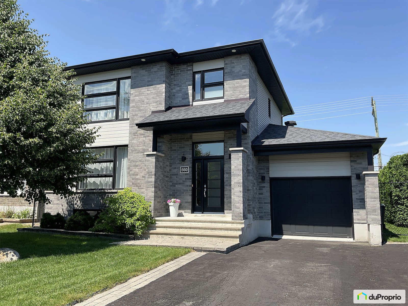 560 Rue De La Manicouagan — photo 1