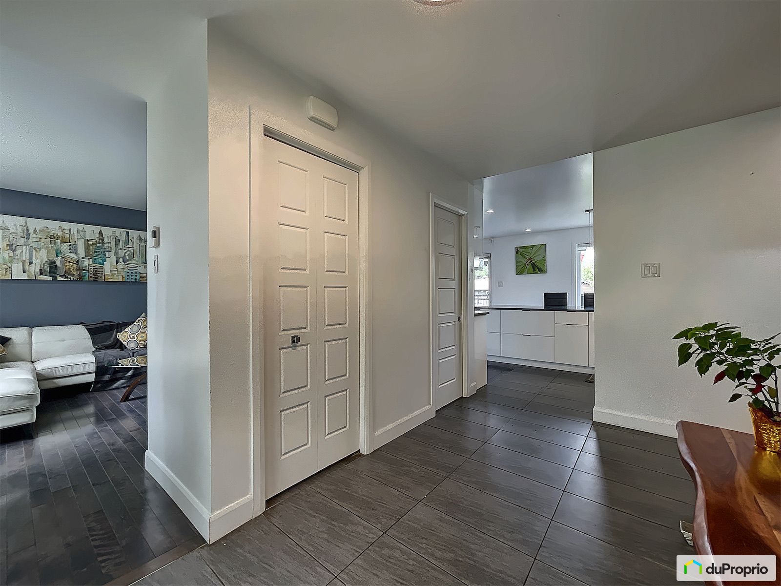 4860 3E Avenue E — photo 3