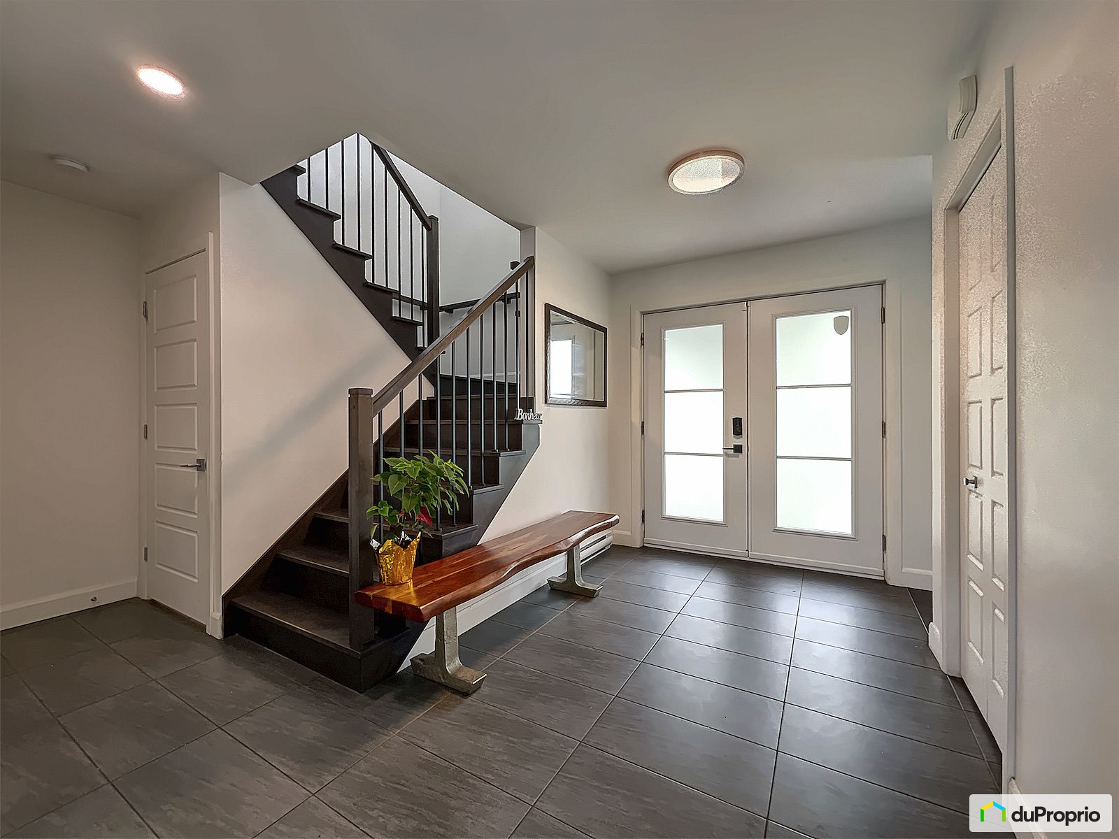4860 3E Avenue E — photo 2