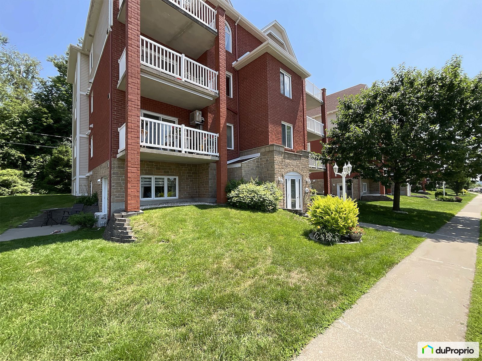 303 3490 Rue Therese Casgrain — photo 1