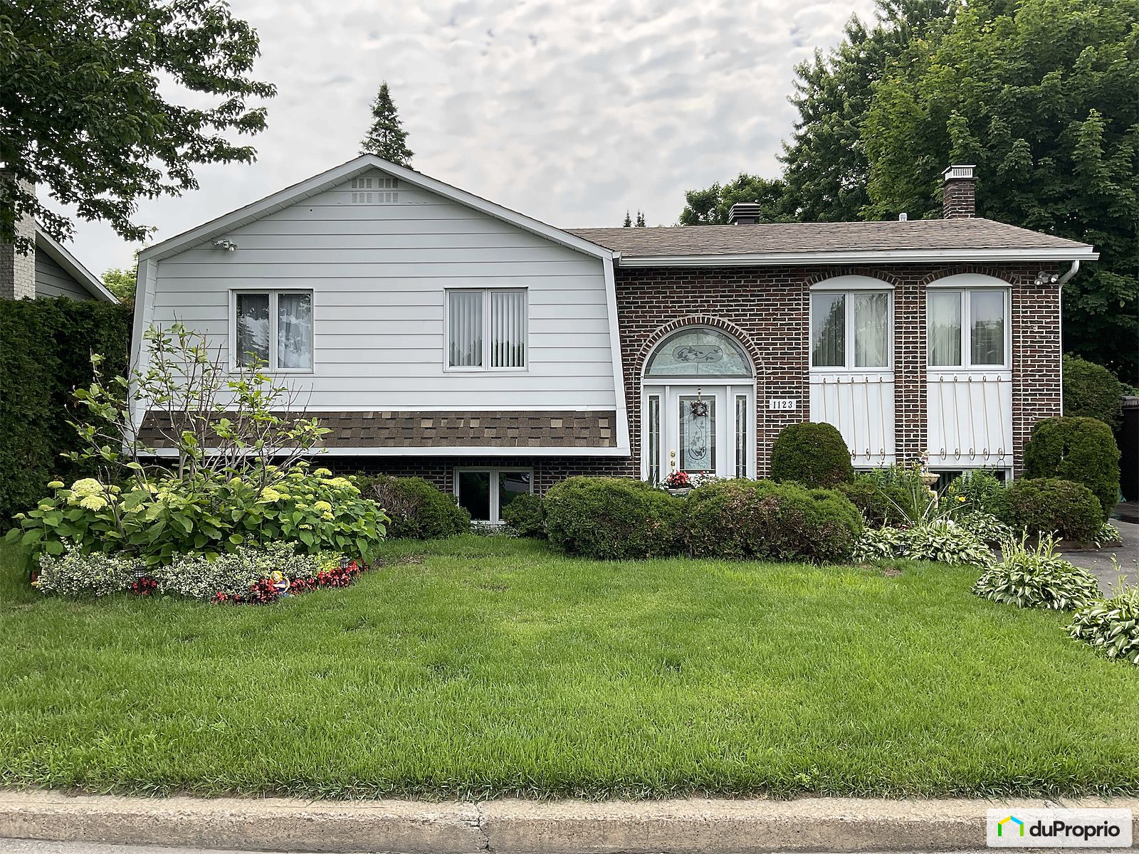 1123 Avenue De Charny — photo 1