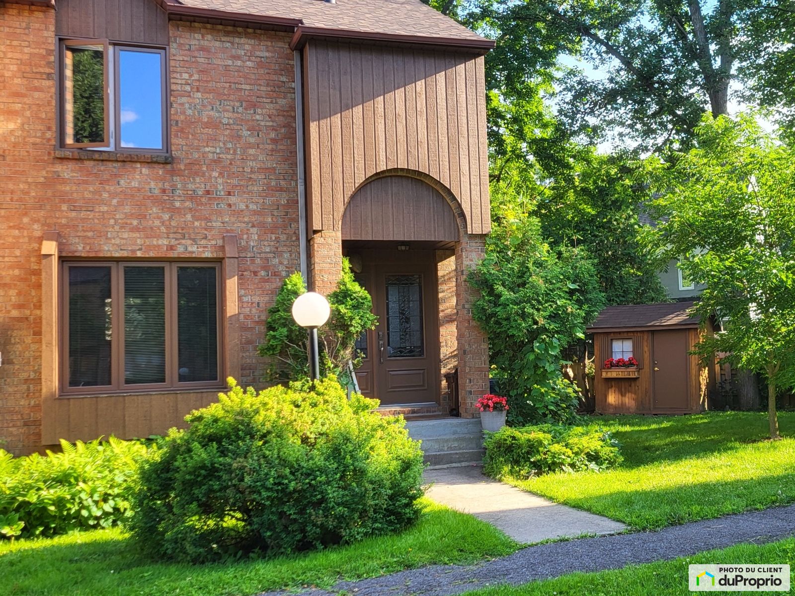 1196 Rue Des Eperviers — photo 1