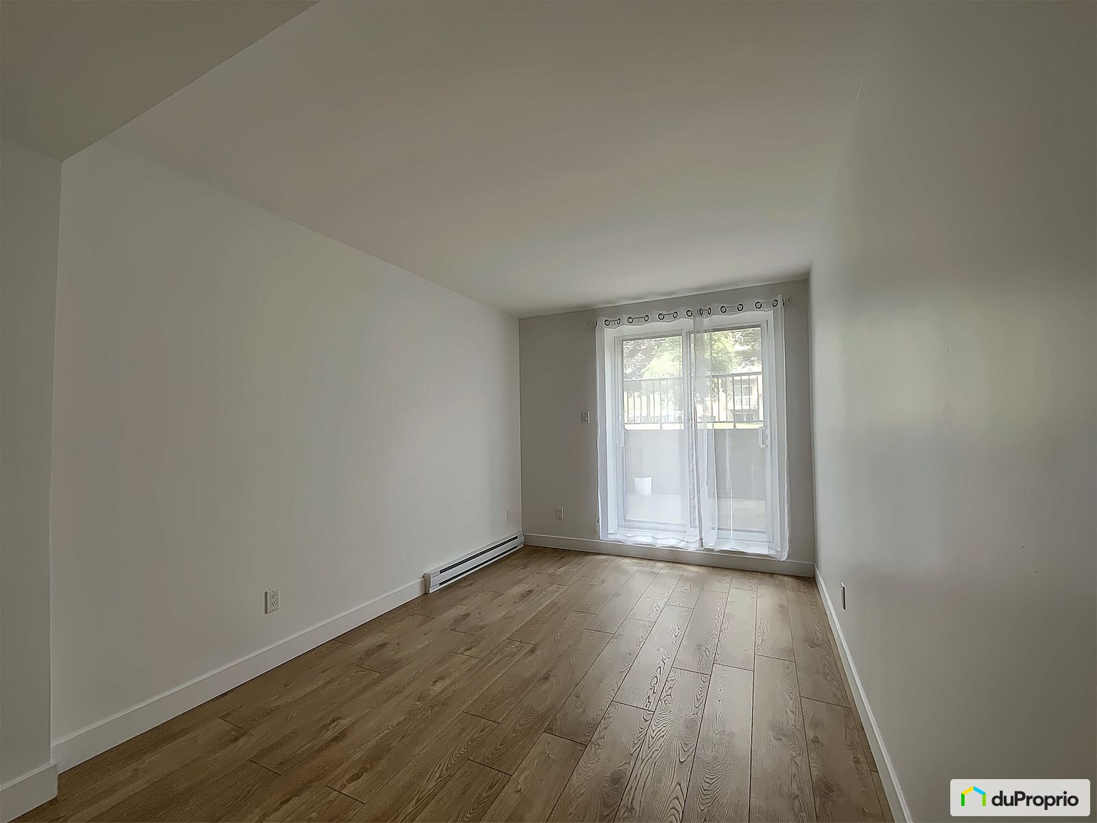 1 1305 Boulevard Provencher — photo 2