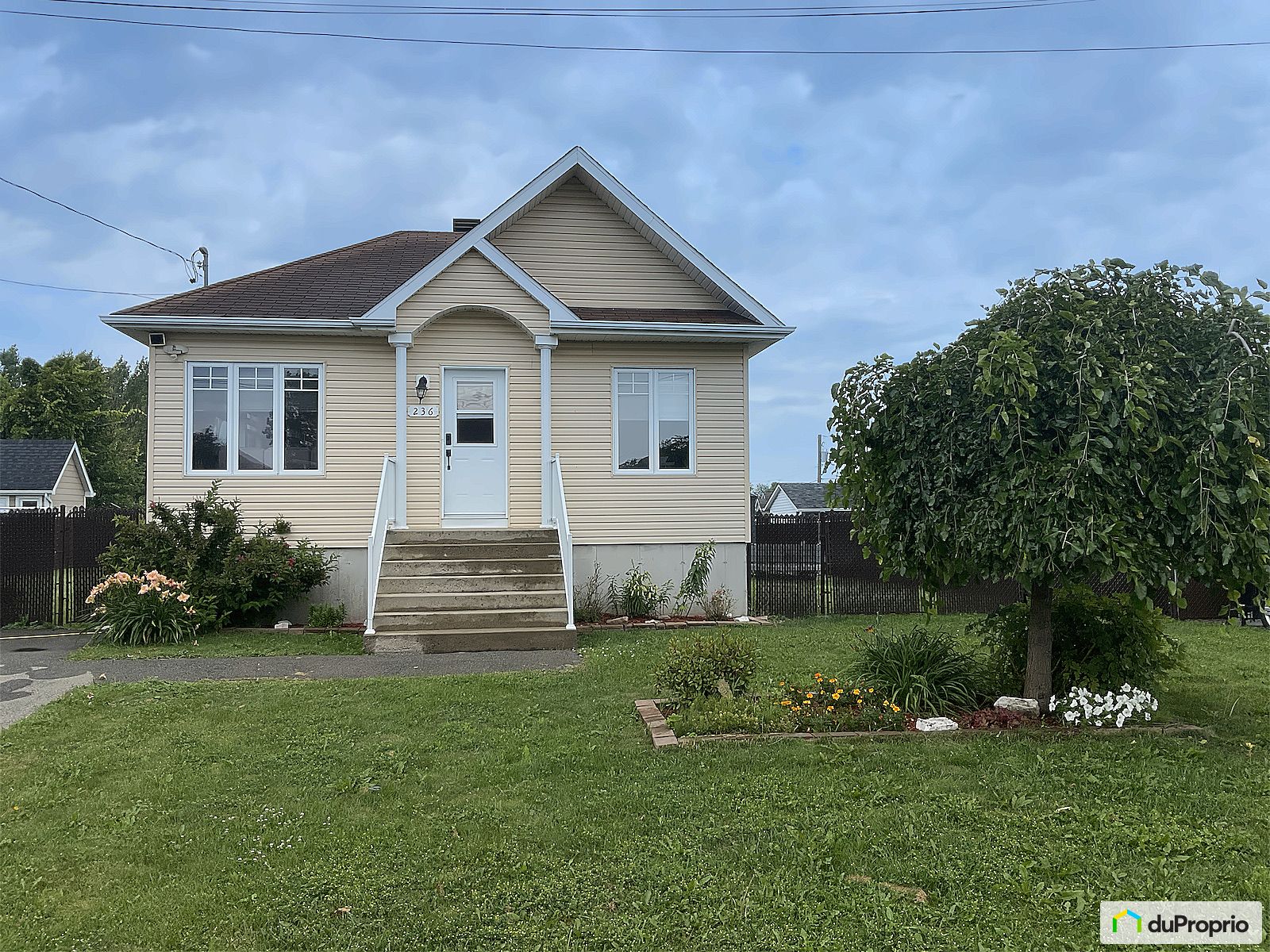 236 22E Avenue — photo 1