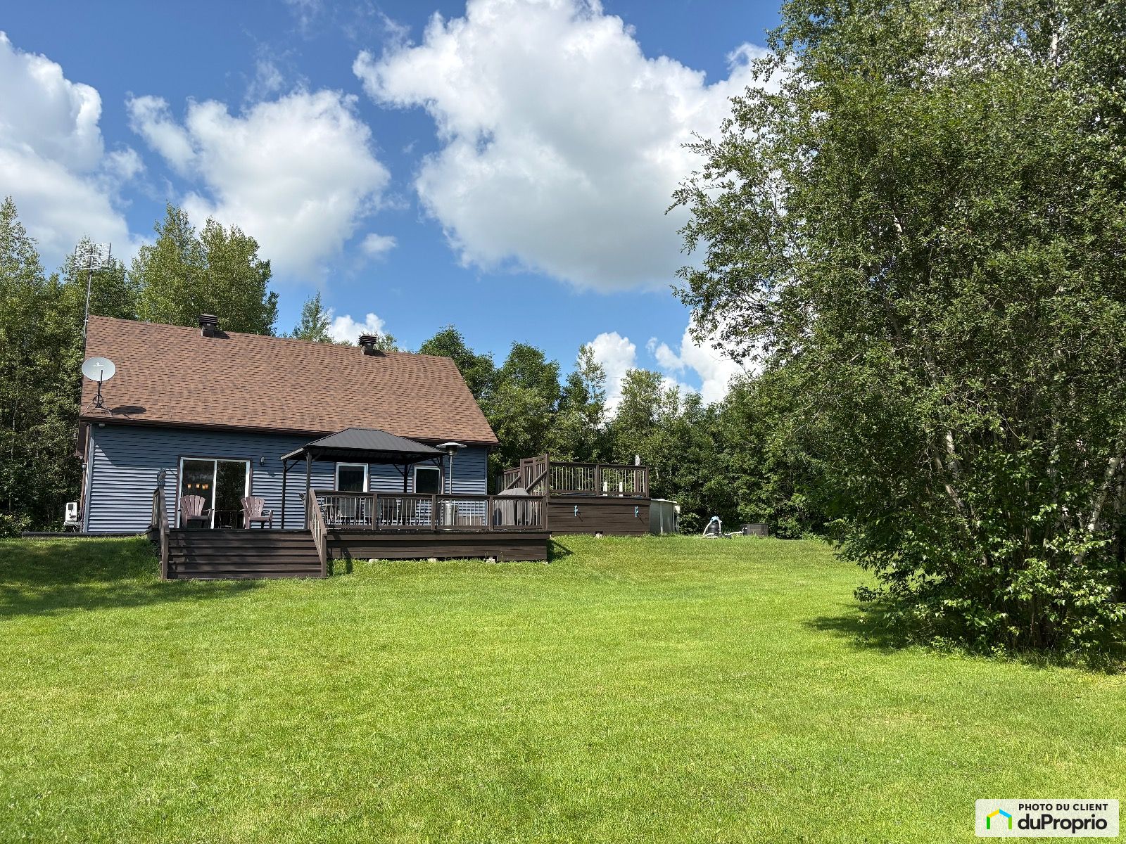 1617 Chemin Des Chalets Est — photo 1