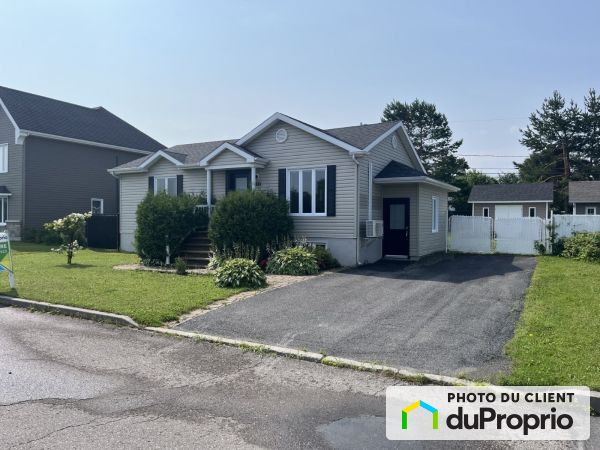 300 rue des Cèdres, St-Bruno for sale