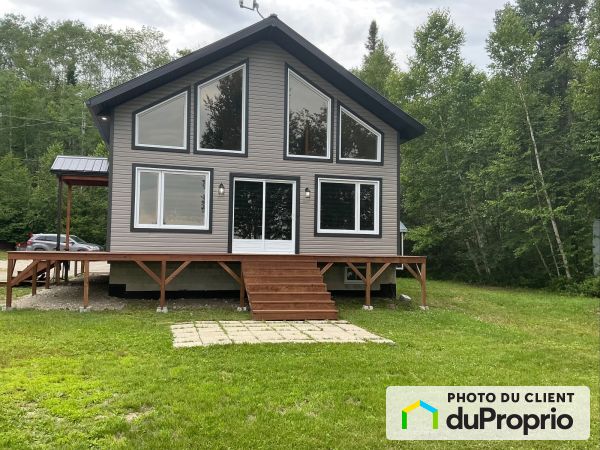 1812 rue du Rocher, Passes-Dangereuses for sale