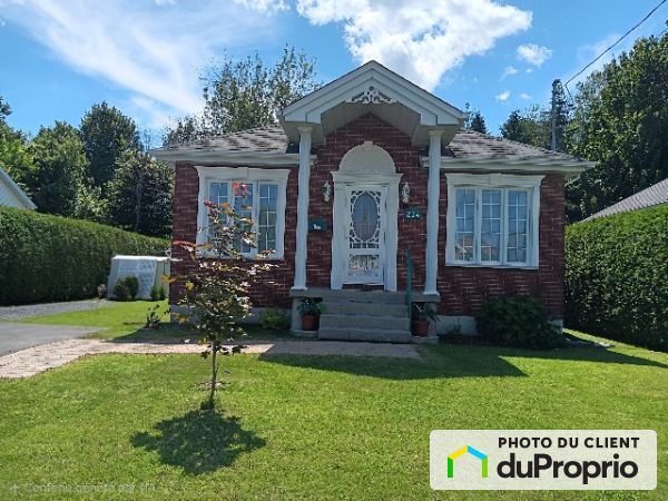 224 rue Bazinet, Les Côteaux for sale
