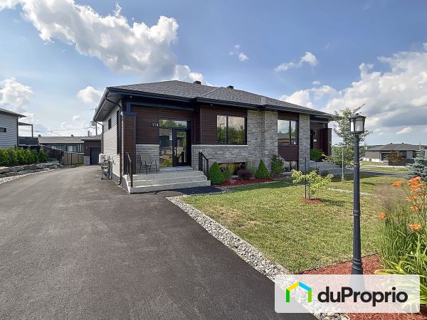 114 rue Yves Malouin, Waterloo for sale