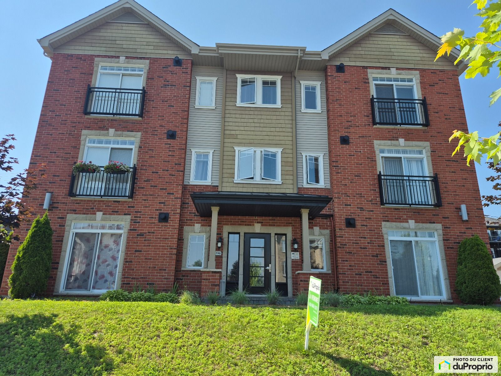 302 590 Boulevard De La Salett — photo 1