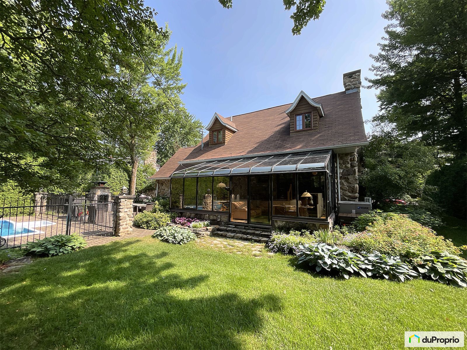 812 Rue Des Juges Denis — photo 3