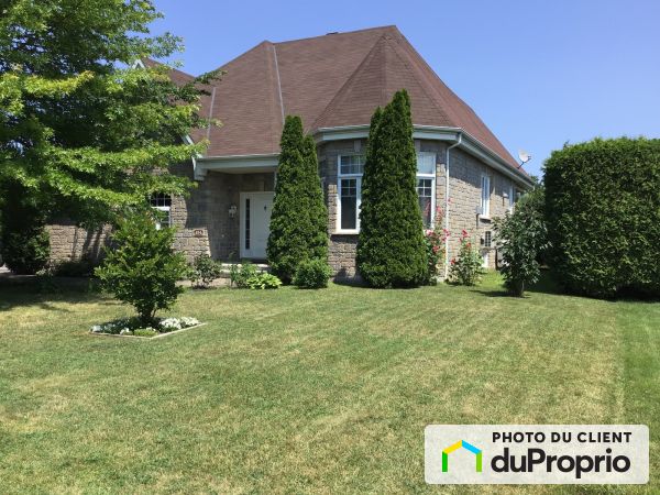 Summer Front - 194 15e Avenue, St-Zotique for sale