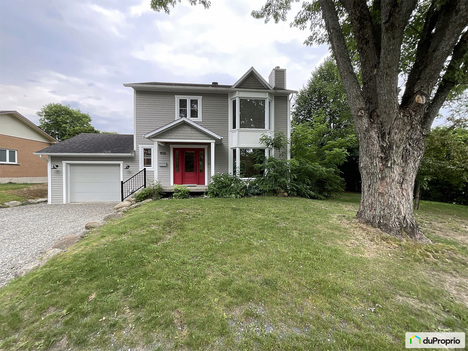 906 Rue Des Pins — photo 1