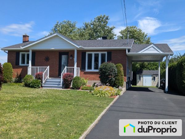 77 rue Dextradeur, St-Jean-sur-Richelieu (St-Luc) for sale