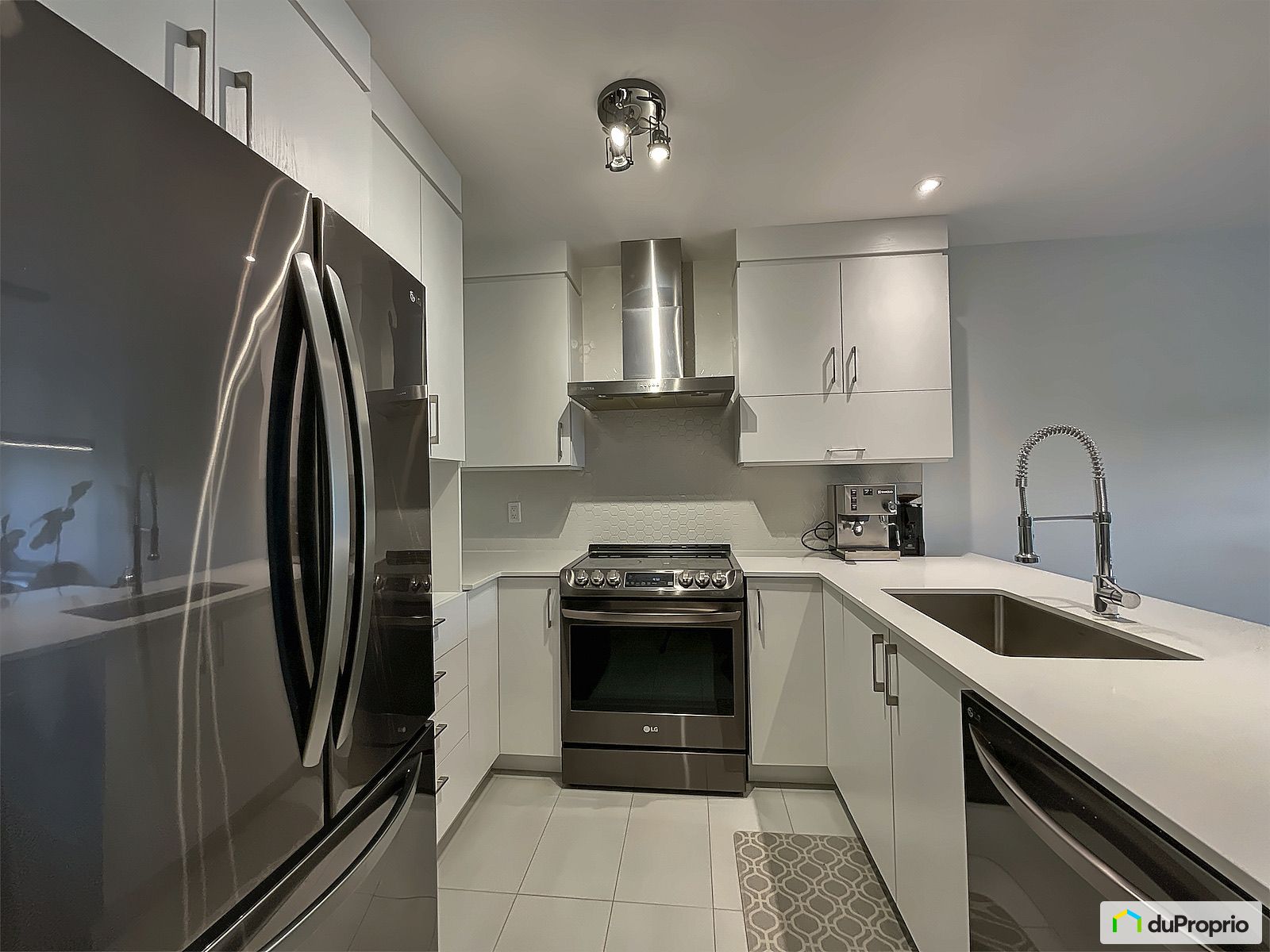 4 10027 Boulevard Saint Lauren — photo 2