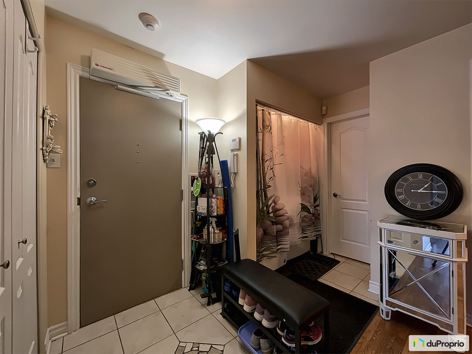 111 900 Boulevard Laval — photo 3