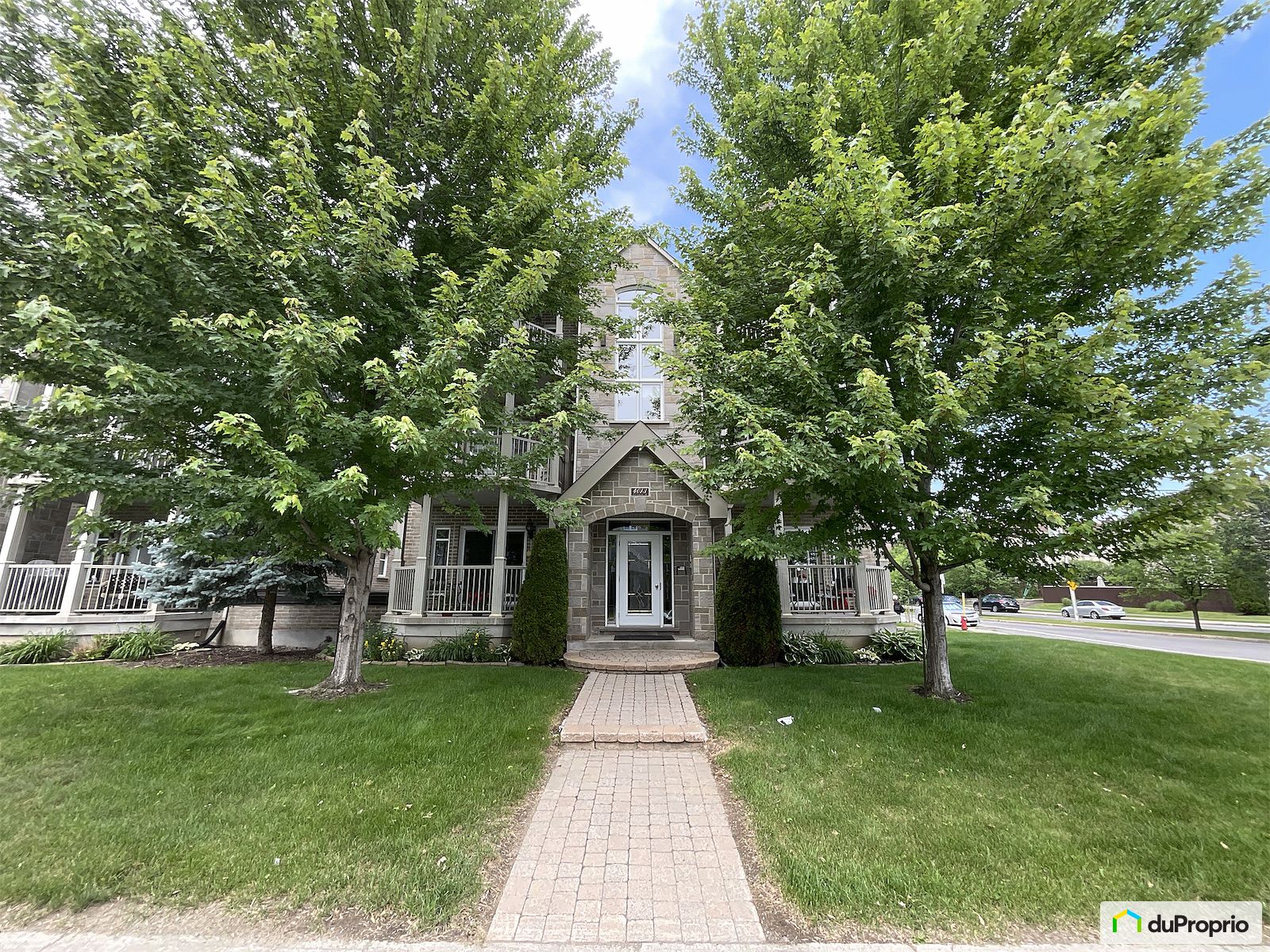 302 4013 Avenue De Lempereur — photo 1