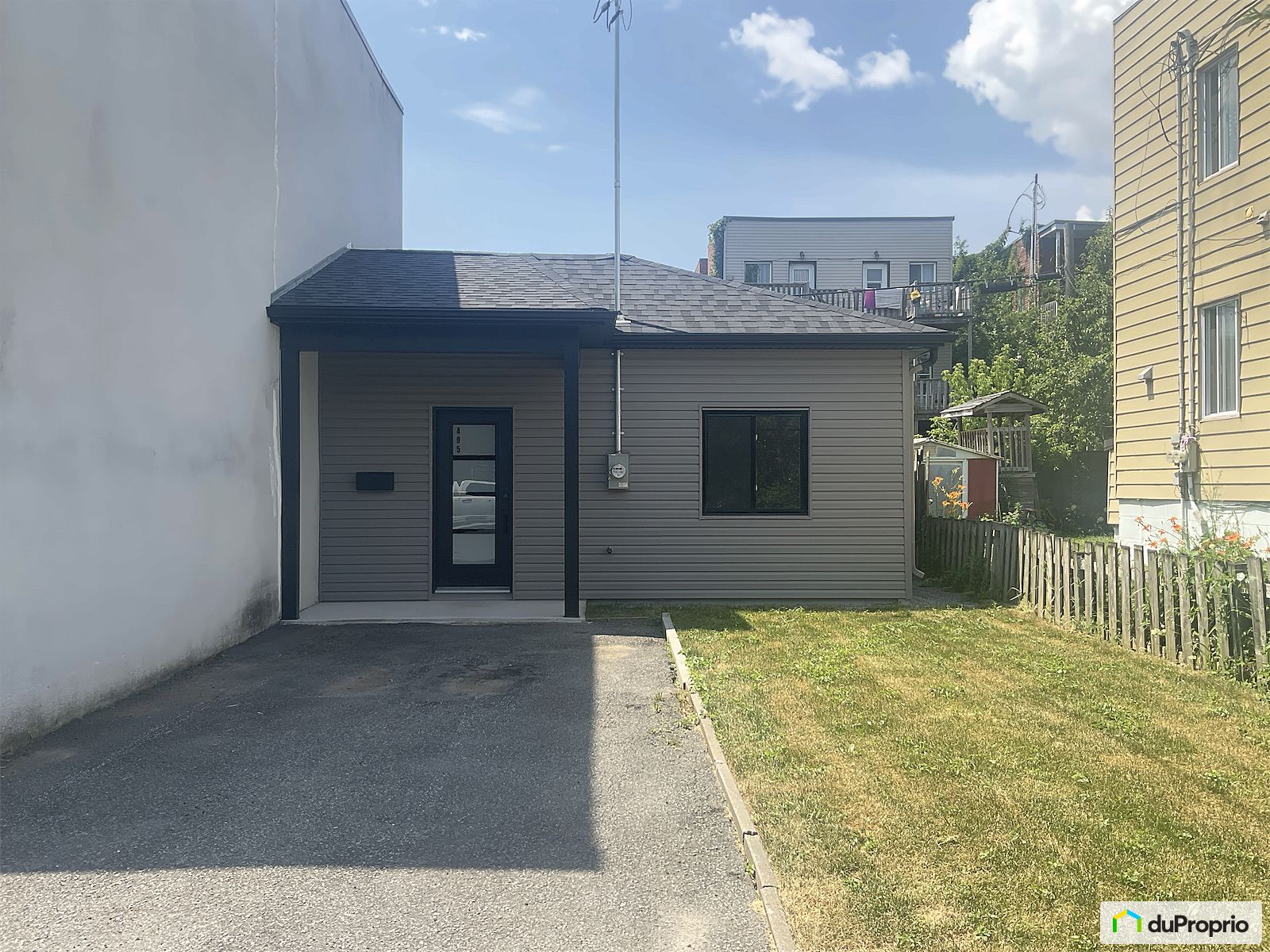 495 3E Avenue — photo 1