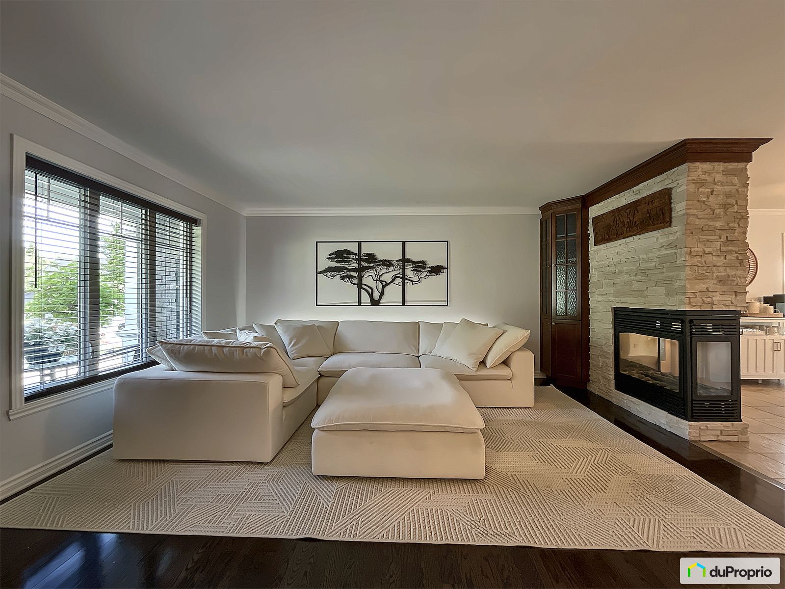 1260 Rue De Lamiral — photo 2