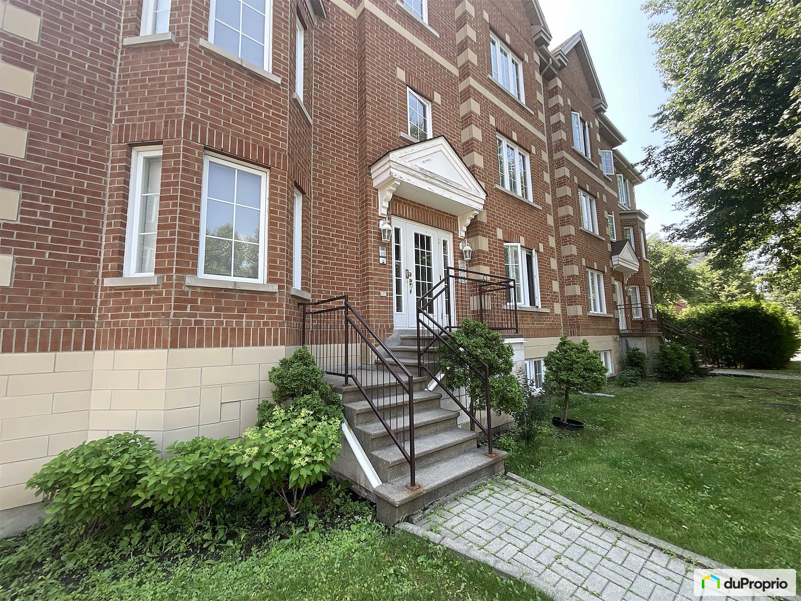 2410 Harriet Quimby — photo 1