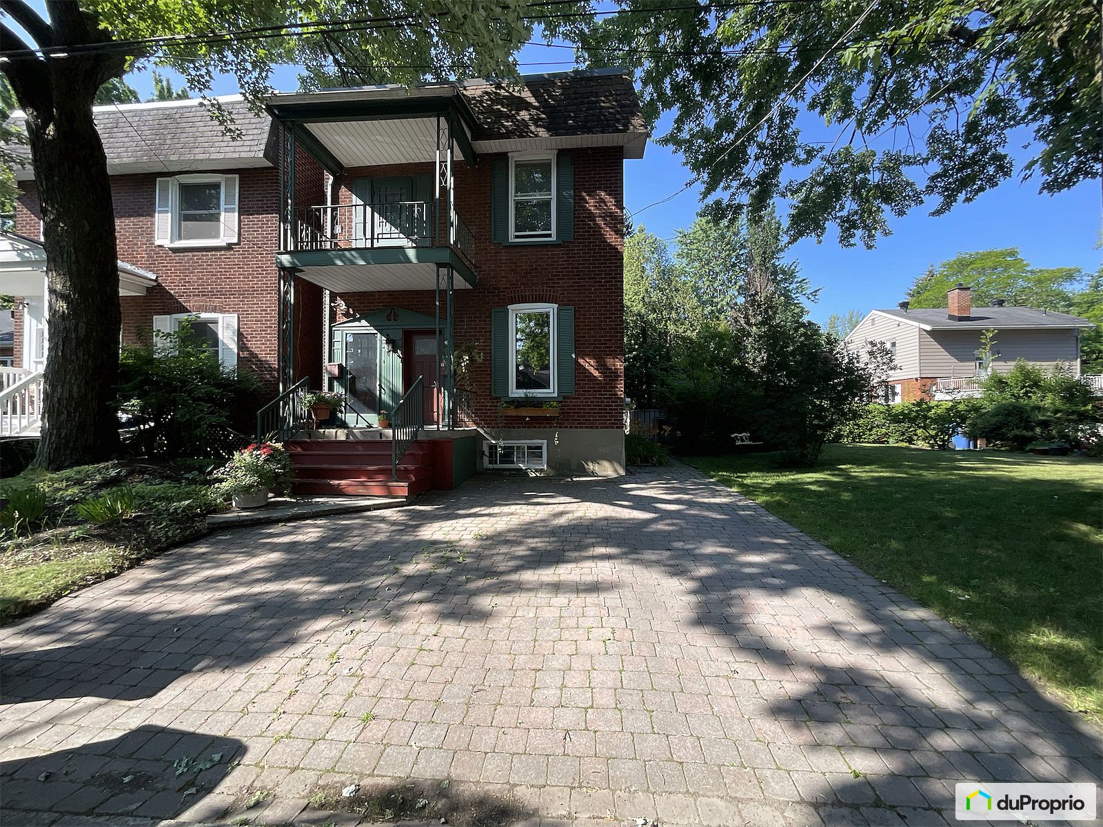 405 Avenue Oak — photo 1